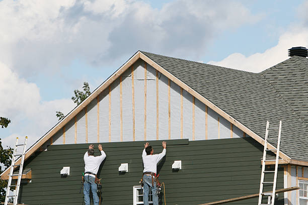 Professional Siding technician working in Windsor, VA